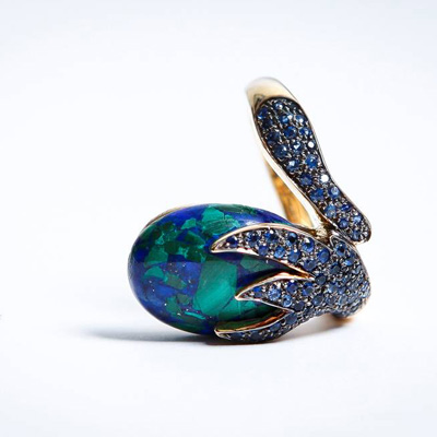 Inspired by nature the sea and trees we capture. Gold Ring with Azurmalachite and Blue Sapphire stones
18ct Yellow Gold with 1.36ct of Sapphire – Price upon request