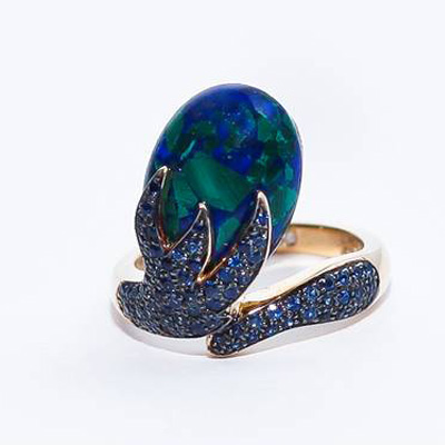 Inspired by nature the sea and trees we capture. Gold Ring with Azurmalachite and Blue Sapphire stones
18ct Yellow Gold with 1.36ct of Sapphire – Price upon request