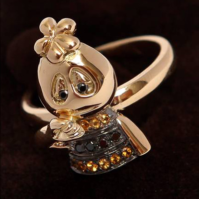 Best Friends Bunny, a combination of Glossy Gold and Matt, with Black Diamonds and Citrine
18ct Gold 0.20 Black Diamond + 0.22 Citrine